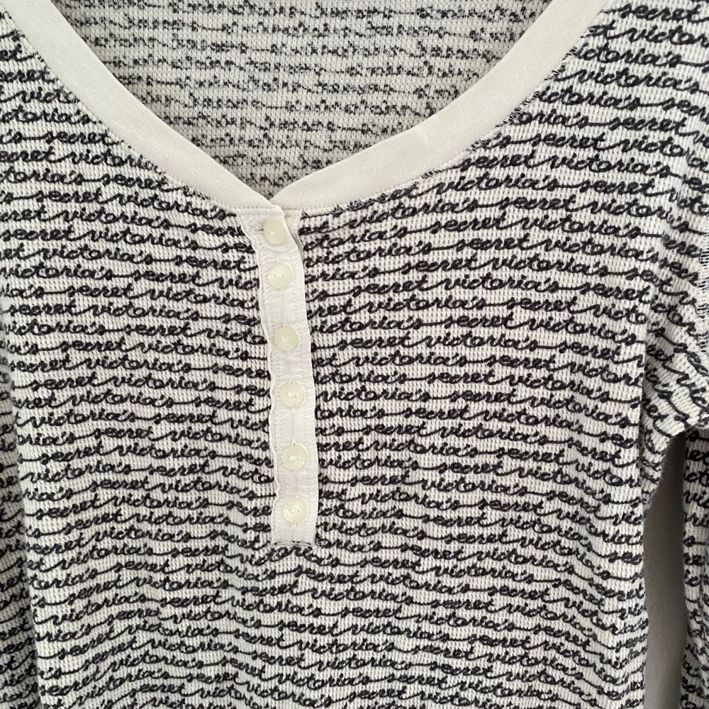 Women’s Victoria’s Secret White Cursive Logo Pattern Thermal Pajama Set Size S - Picture 4 of 11